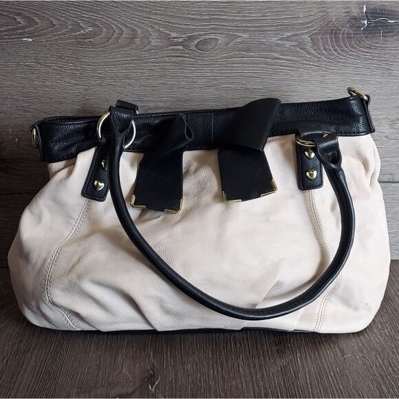 Betsey Johnson Faux Leather Bow Shoulder Bag - Picture 1 of 8